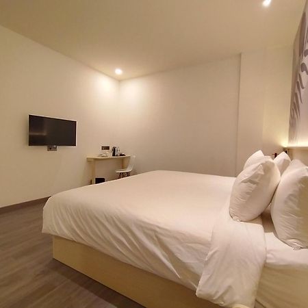 True Blue Hotel Menteng ジャカルタ エクステリア 写真